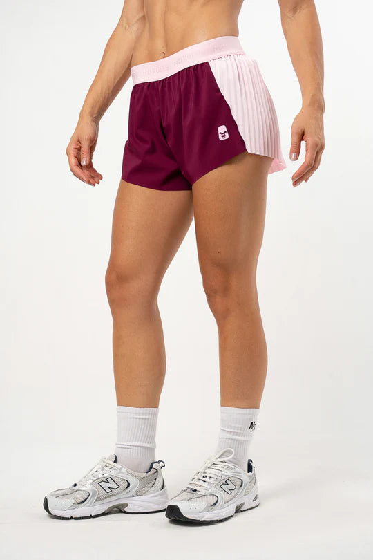 Short running Performance Berenjena con lycra