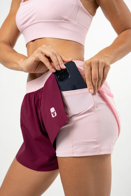 Short running Performance Berenjena con lycra
